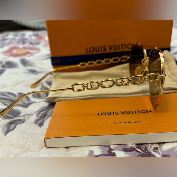 Louis Vuitton Chain Pilot Sunglasses 🕶️ - Picture 6 of 8